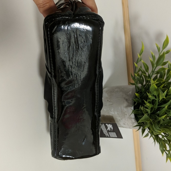 ✨Burberry✨ Patent Accent Cosmetic Bag - Picture 9 of 12